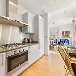 Designer Victorian Flat With Huge Terrace