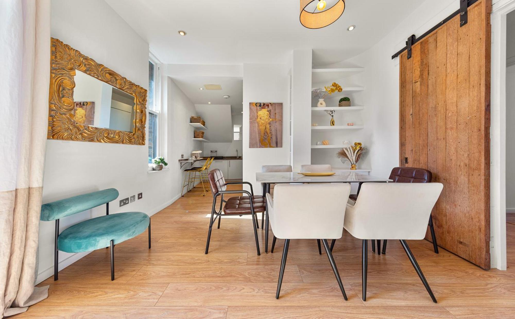 Designer Victorian Flat With Huge Terrace Apartment